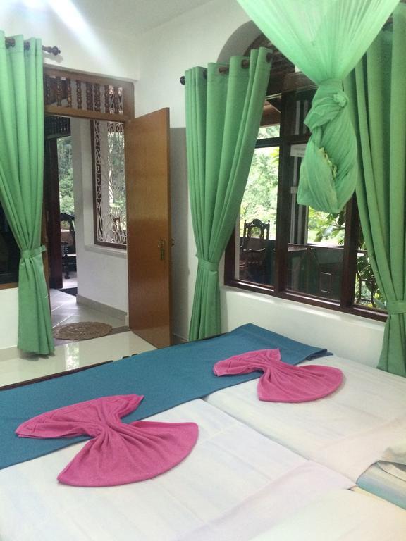Green Woods Guest Kandy Luaran gambar