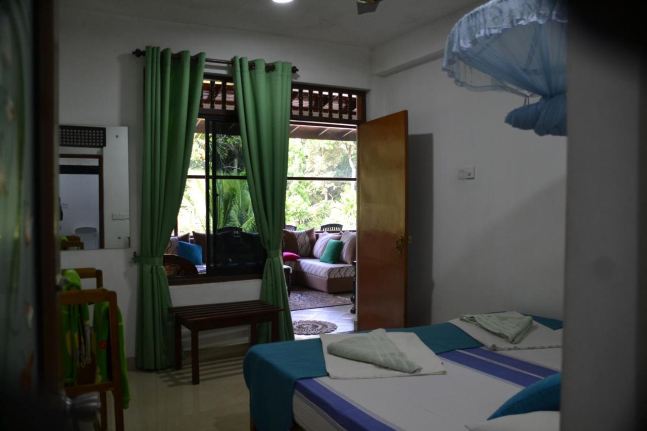 Green Woods Guest Kandy Luaran gambar